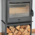 Kaminofen-Juhnberg-Lorenz-7kW-mit-Holzfach-11.jpg